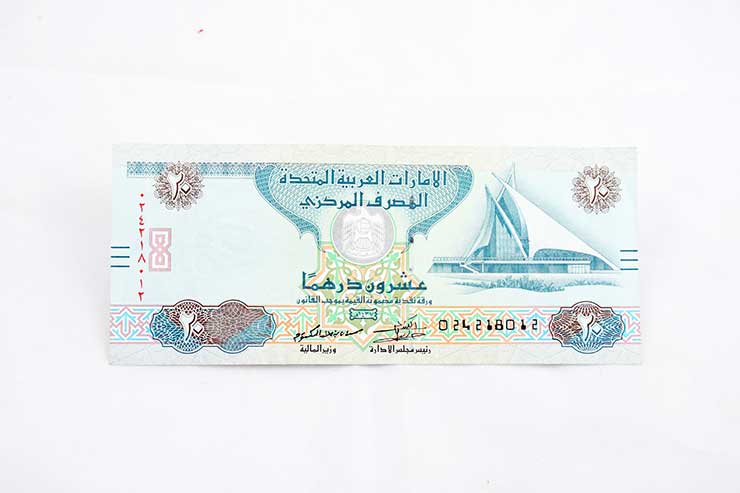 Qual é a moeda de Dubai?