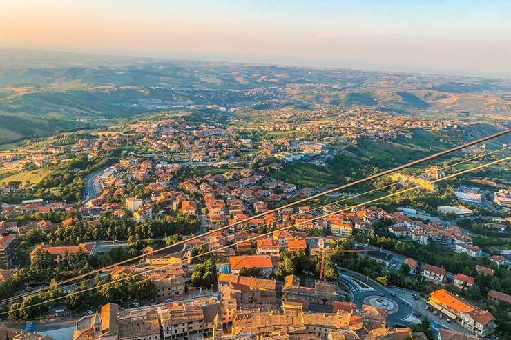 Onde fica San Marino na Itália?