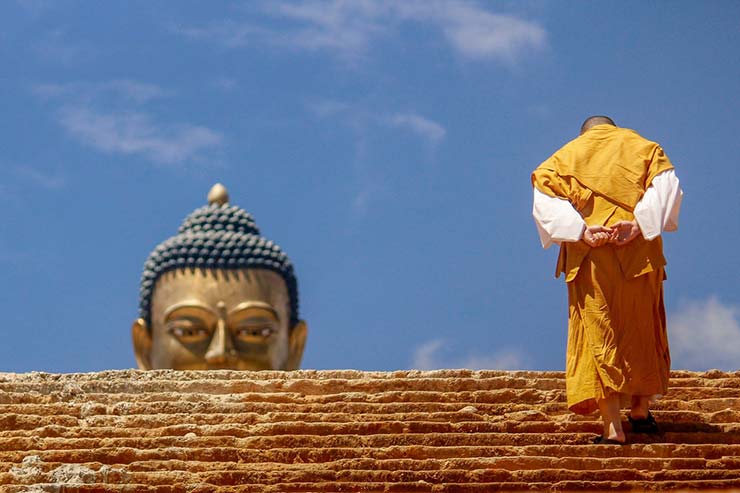 Quem é o líder do templo budista?