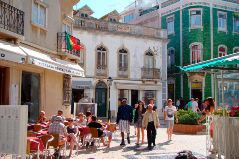 mapa de Portugal altamente detalhado com bandeira, capital e